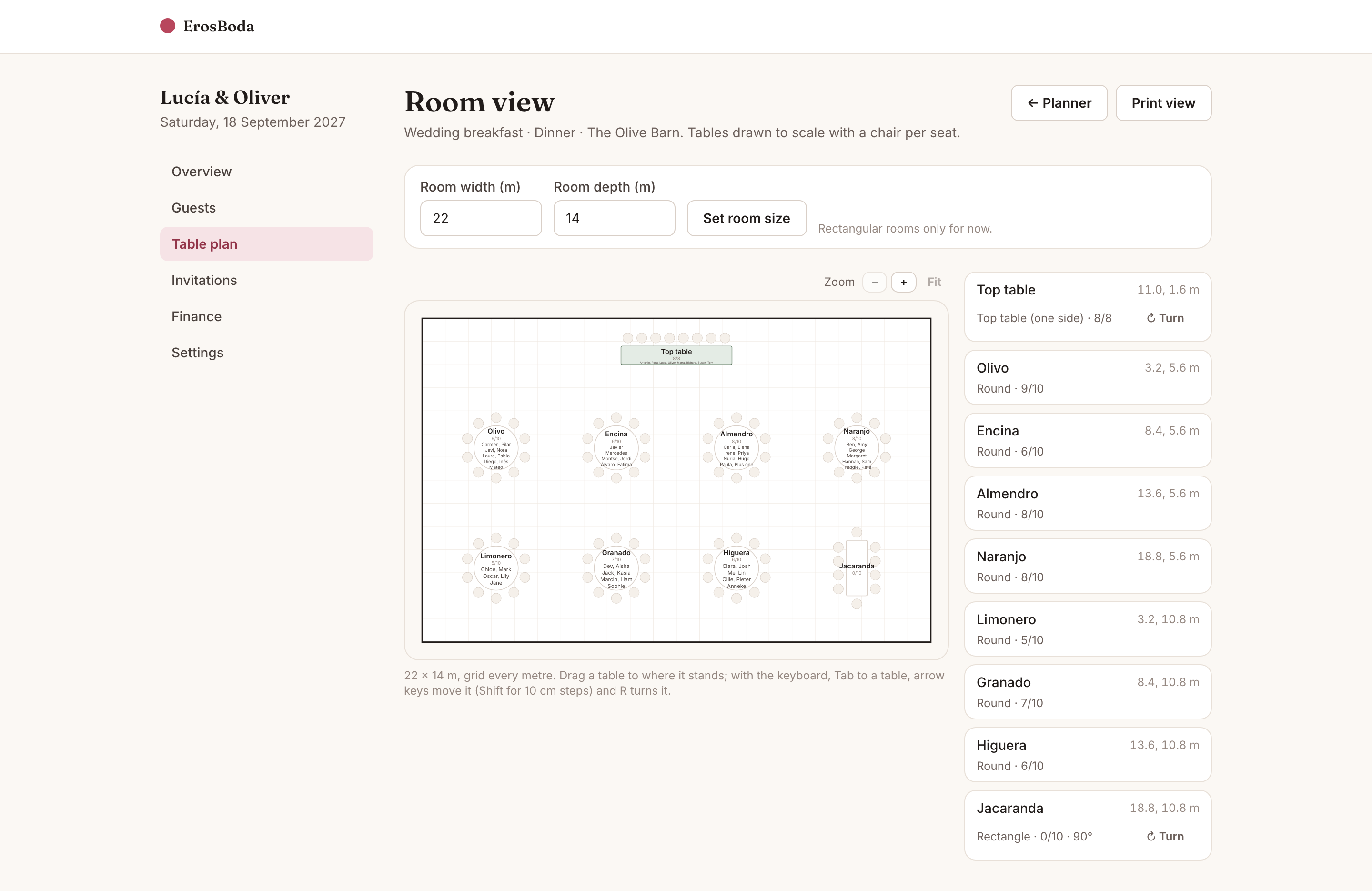 The room view: a to-scale floor plan with named round tables, chairs and a top table.